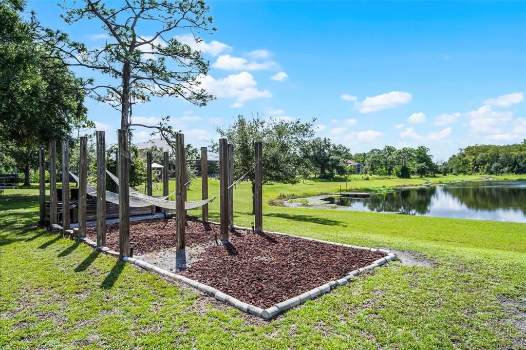 Activo con contrato: $725,000 (5 camas, 4 baños, 3187 Pies cuadrados)