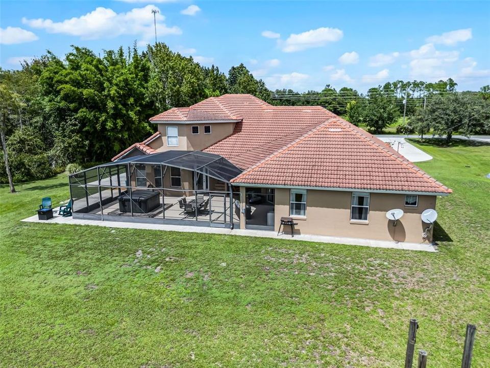 Activo con contrato: $725,000 (5 camas, 4 baños, 3187 Pies cuadrados)