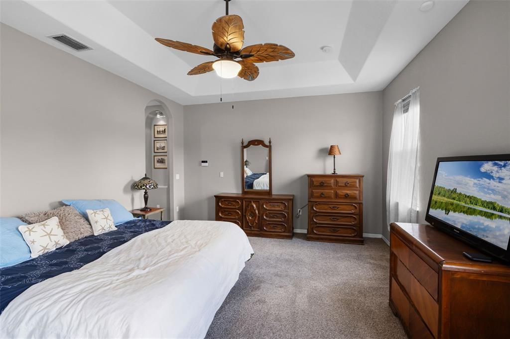 Activo con contrato: $725,000 (5 camas, 4 baños, 3187 Pies cuadrados)