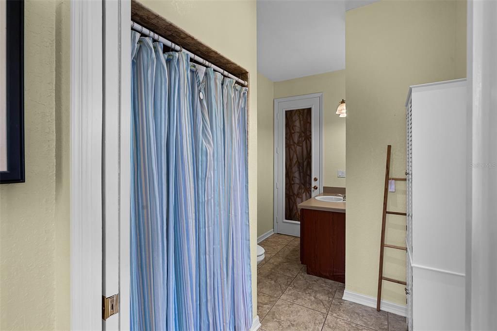 Activo con contrato: $725,000 (5 camas, 4 baños, 3187 Pies cuadrados)