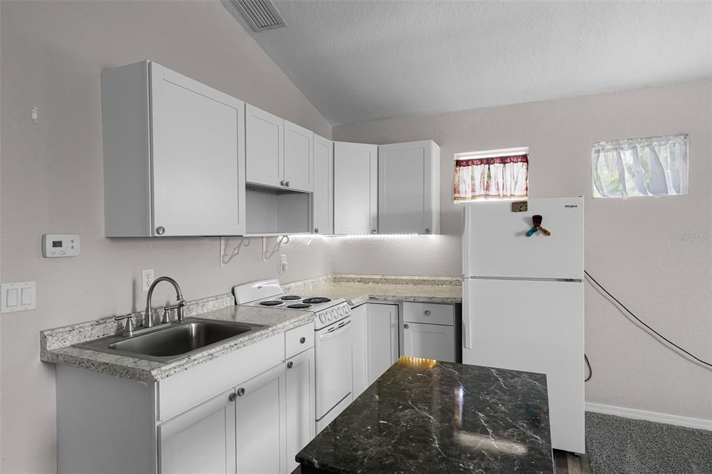 Activo con contrato: $725,000 (5 camas, 4 baños, 3187 Pies cuadrados)