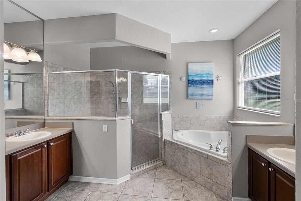 Activo con contrato: $725,000 (5 camas, 4 baños, 3187 Pies cuadrados)