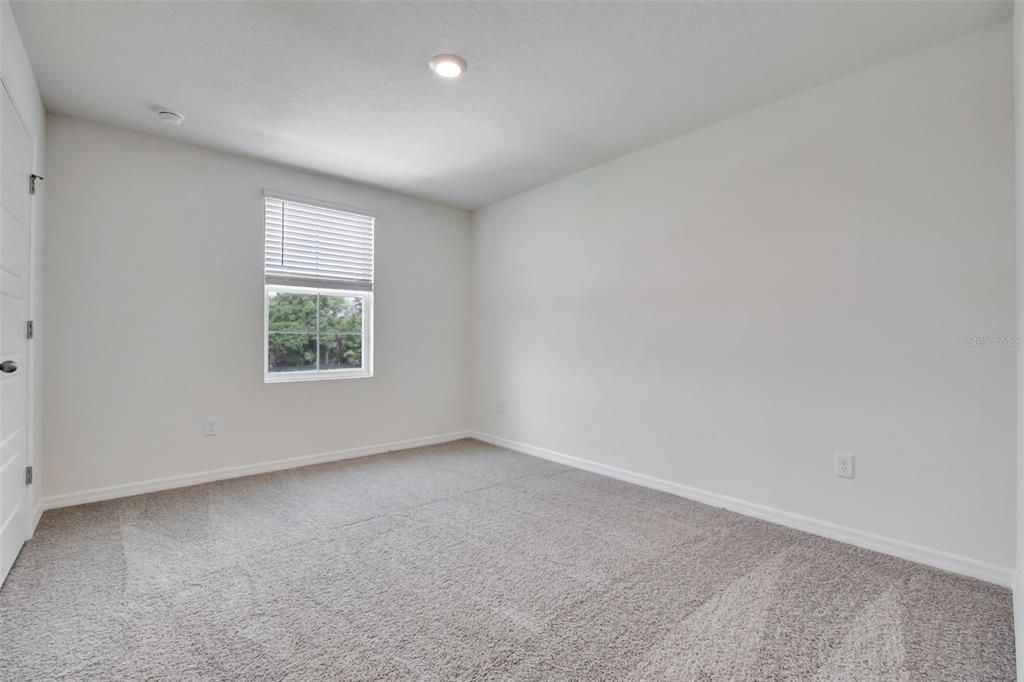 Под контрактом: $478,490 (4 спален, 3 ванн, 2725 Квадратных фут)