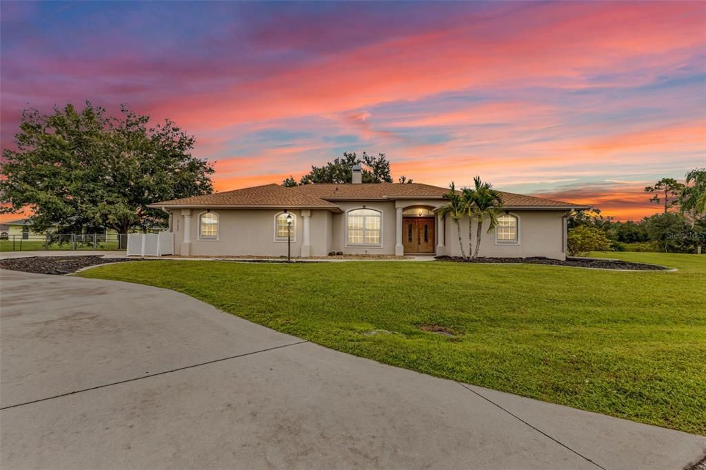 合同活跃: $409,900 (3 贝兹, 2 浴室, 2363 平方英尺)