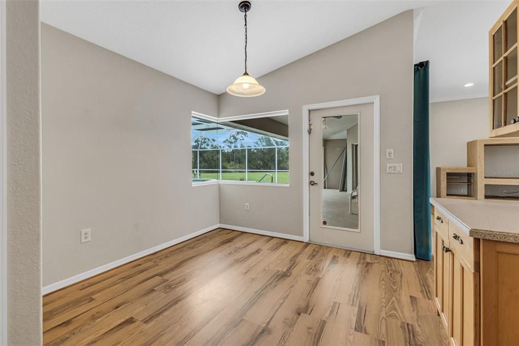 合同活跃: $409,900 (3 贝兹, 2 浴室, 2363 平方英尺)