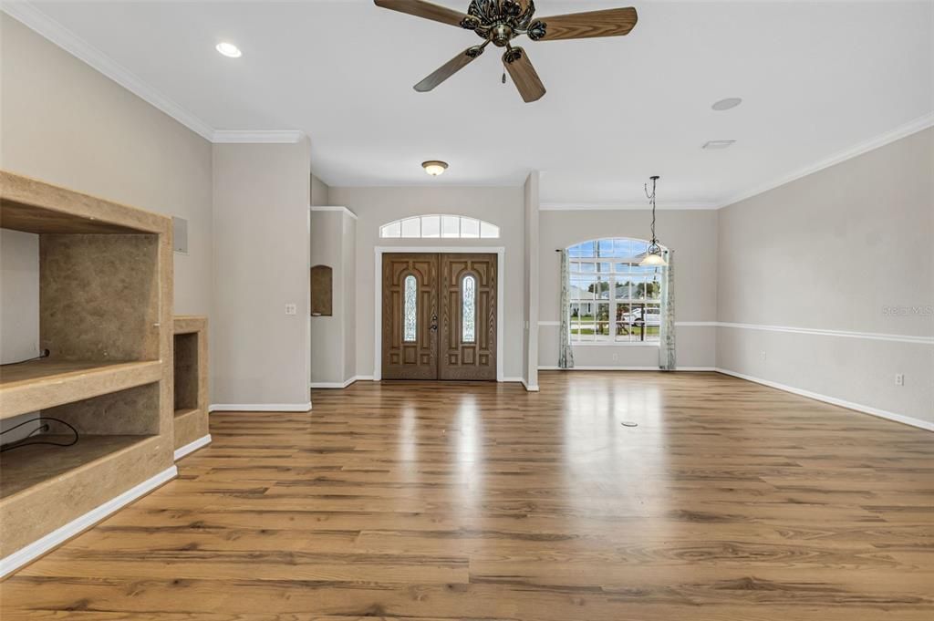 合同活跃: $409,900 (3 贝兹, 2 浴室, 2363 平方英尺)