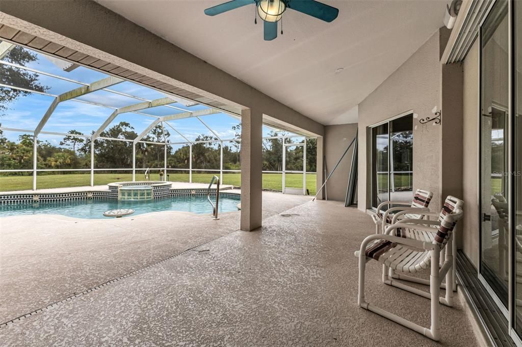 合同活跃: $409,900 (3 贝兹, 2 浴室, 2363 平方英尺)