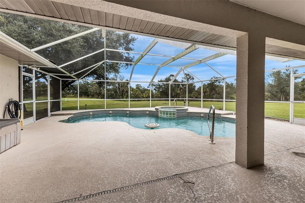 合同活跃: $409,900 (3 贝兹, 2 浴室, 2363 平方英尺)