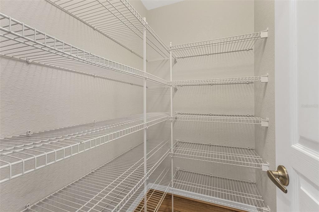 合同活跃: $409,900 (3 贝兹, 2 浴室, 2363 平方英尺)