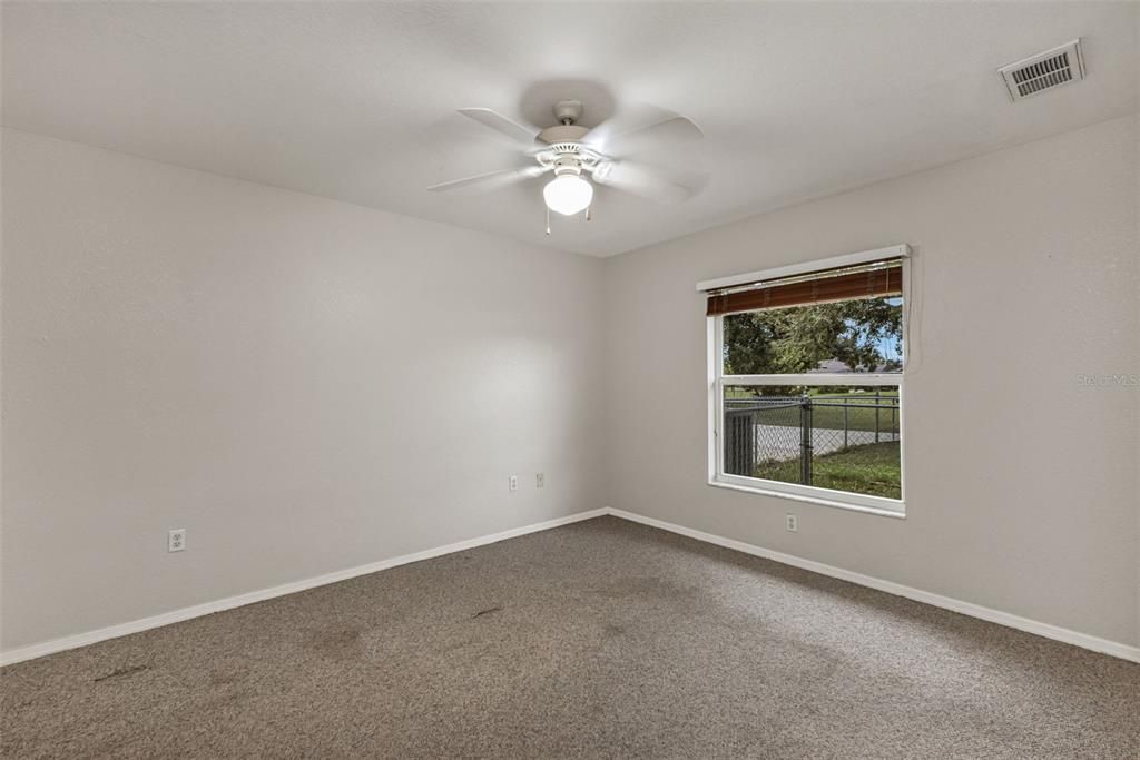 合同活跃: $409,900 (3 贝兹, 2 浴室, 2363 平方英尺)