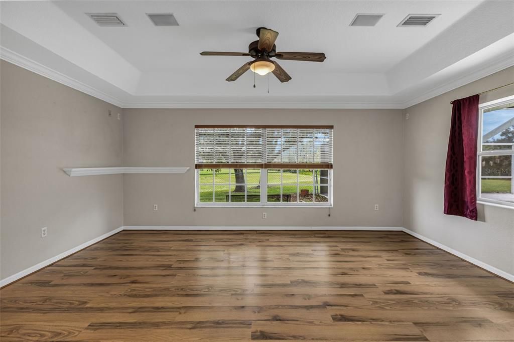 合同活跃: $409,900 (3 贝兹, 2 浴室, 2363 平方英尺)