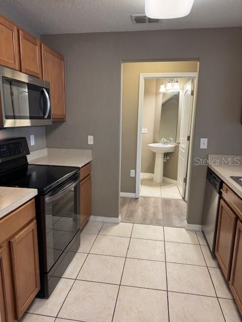 На продажу: $200,000 (3 спален, 2 ванн, 1363 Квадратных фут)