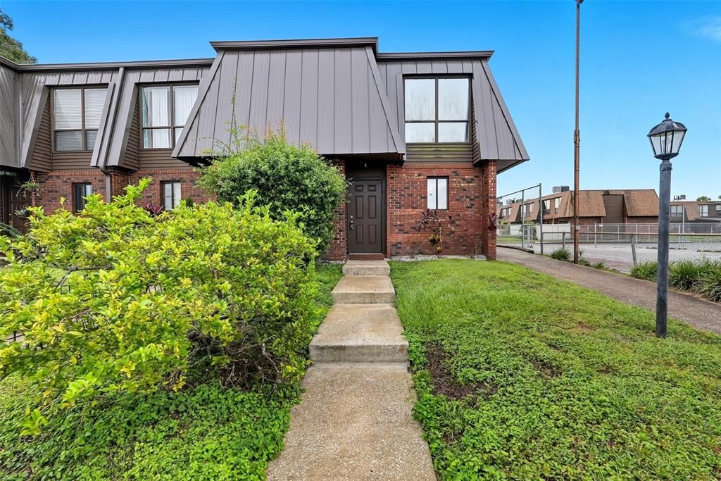 На продажу: $154,900 (2 спален, 1 ванн, 1158 Квадратных фут)