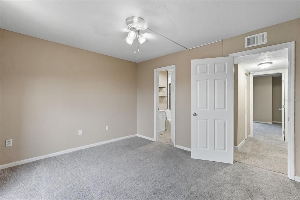 На продажу: $154,900 (2 спален, 1 ванн, 1158 Квадратных фут)