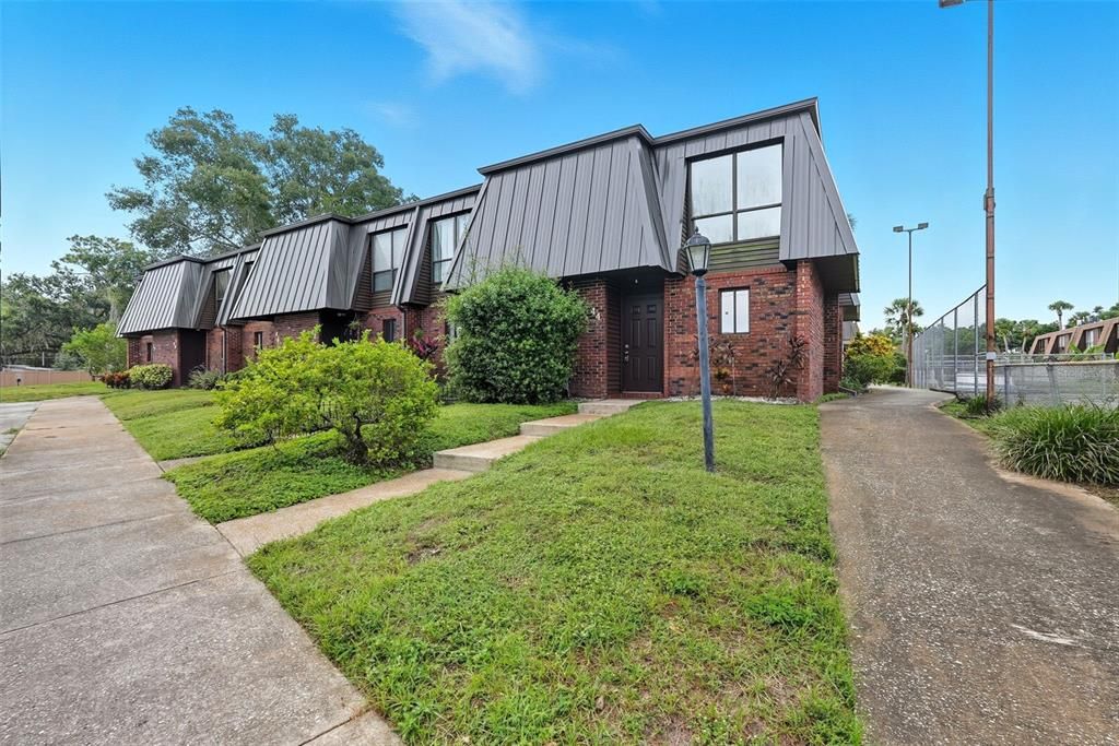 На продажу: $154,900 (2 спален, 1 ванн, 1158 Квадратных фут)