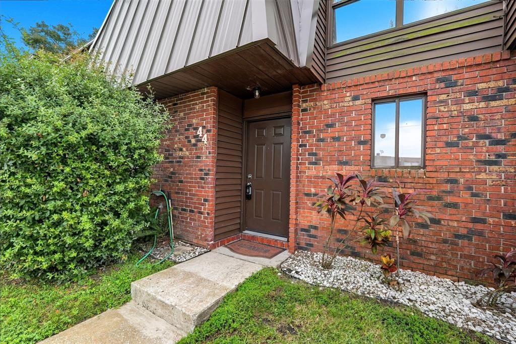 На продажу: $154,900 (2 спален, 1 ванн, 1158 Квадратных фут)