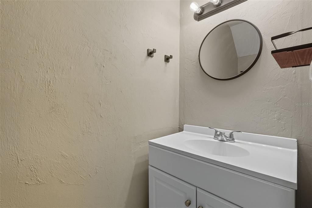 На продажу: $154,900 (2 спален, 1 ванн, 1158 Квадратных фут)