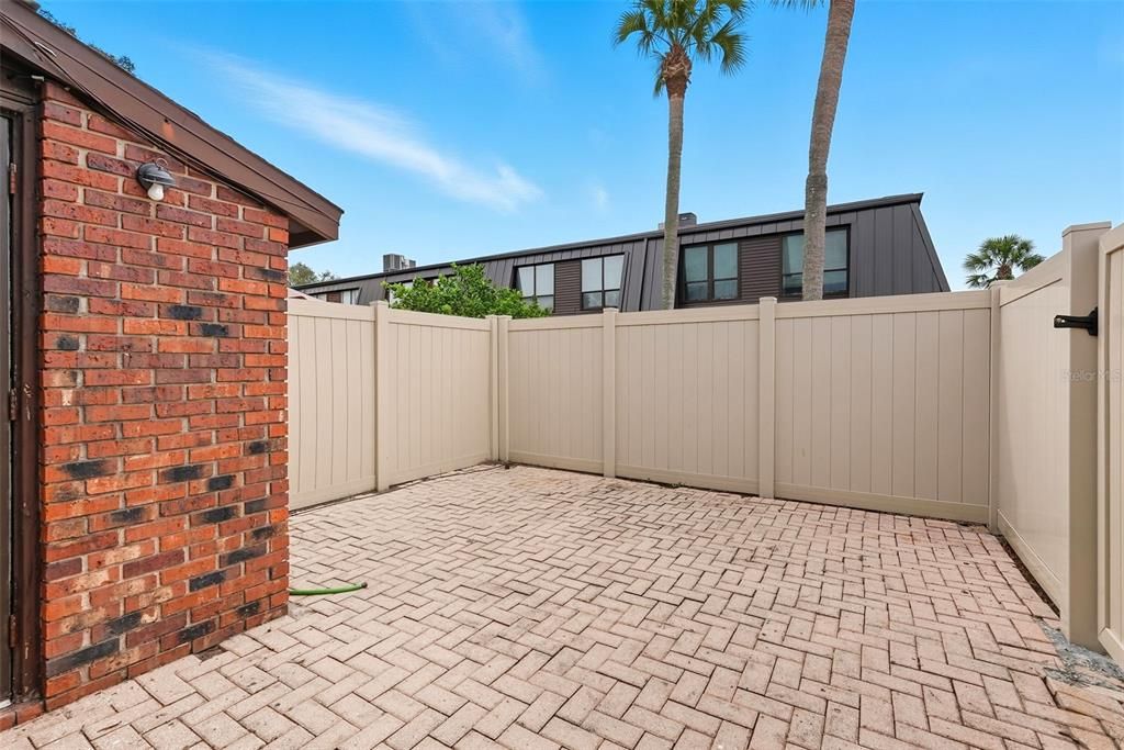 На продажу: $154,900 (2 спален, 1 ванн, 1158 Квадратных фут)