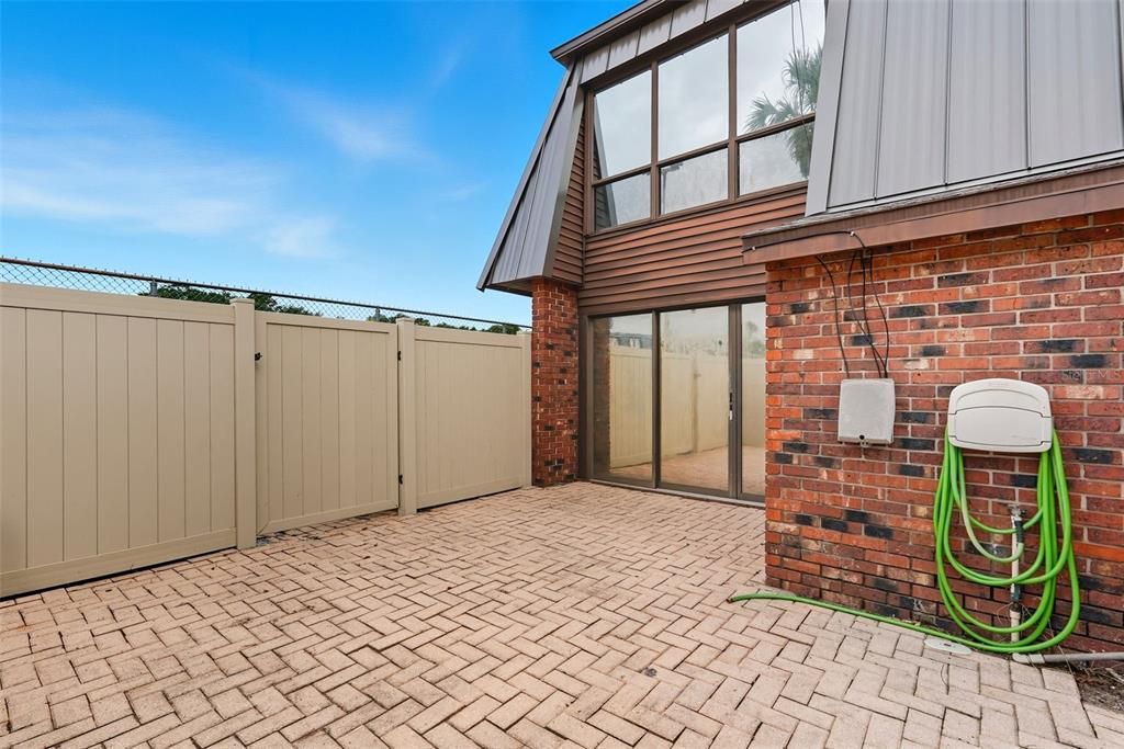 На продажу: $154,900 (2 спален, 1 ванн, 1158 Квадратных фут)