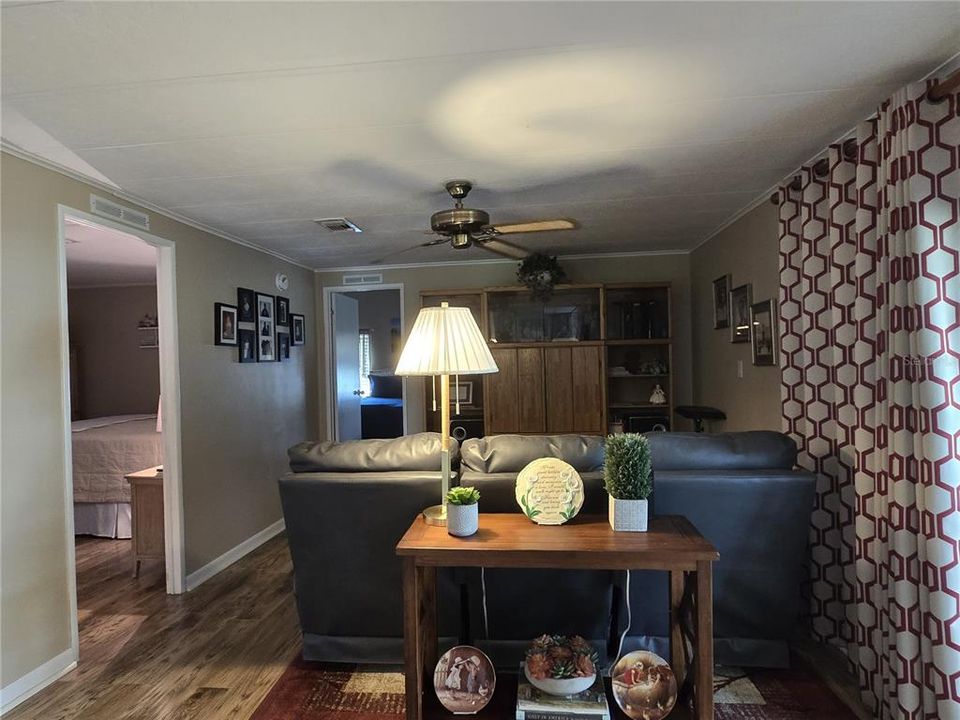 На продажу: $189,900 (2 спален, 2 ванн, 1631 Квадратных фут)