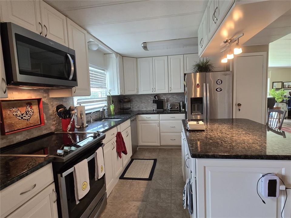 На продажу: $189,900 (2 спален, 2 ванн, 1631 Квадратных фут)