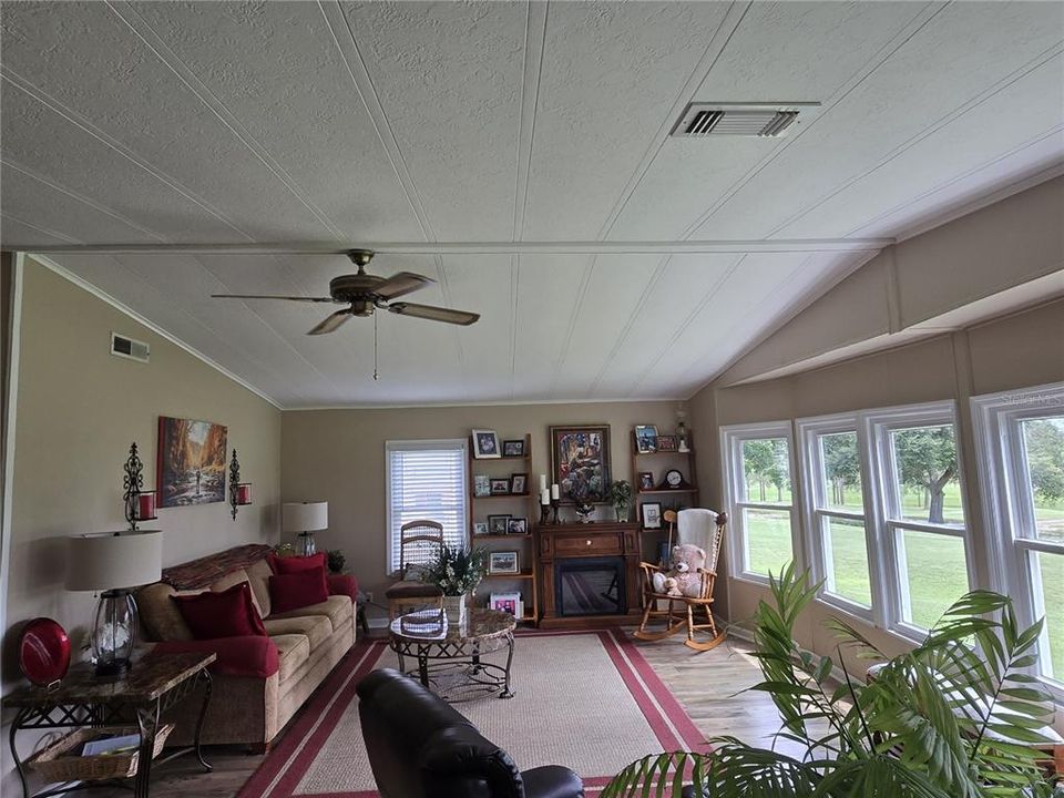 На продажу: $189,900 (2 спален, 2 ванн, 1631 Квадратных фут)