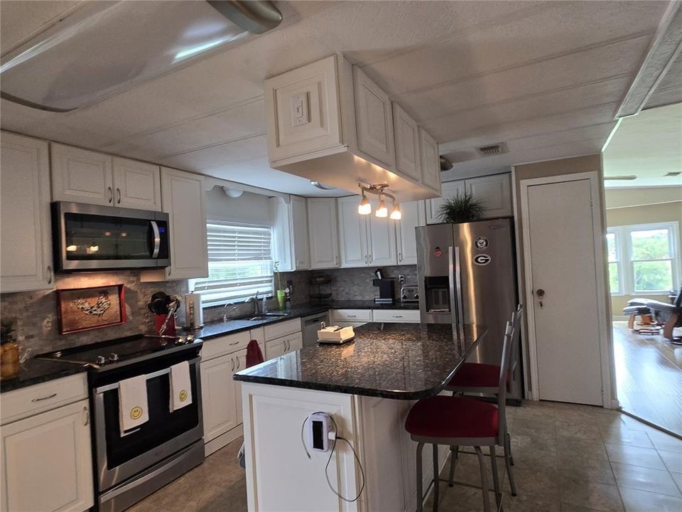 На продажу: $189,900 (2 спален, 2 ванн, 1631 Квадратных фут)