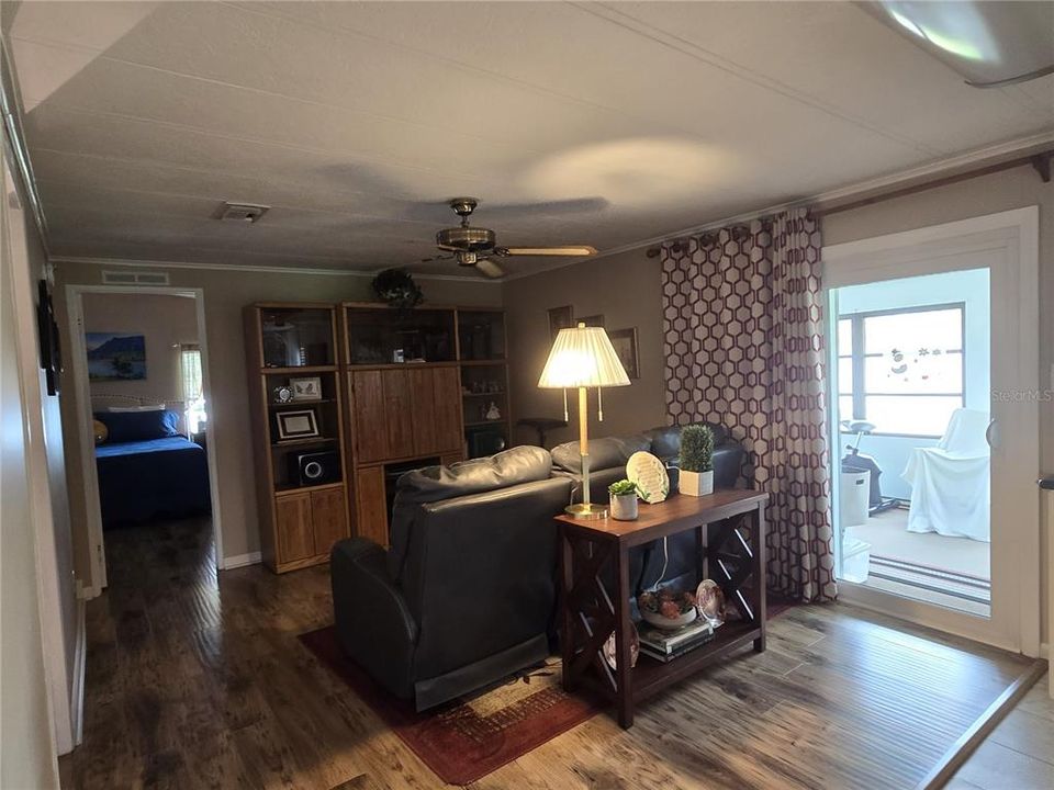 На продажу: $189,900 (2 спален, 2 ванн, 1631 Квадратных фут)