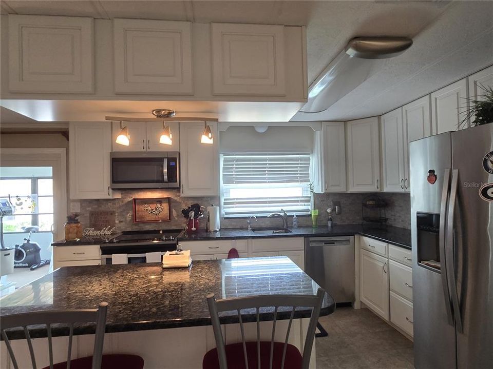 На продажу: $189,900 (2 спален, 2 ванн, 1631 Квадратных фут)