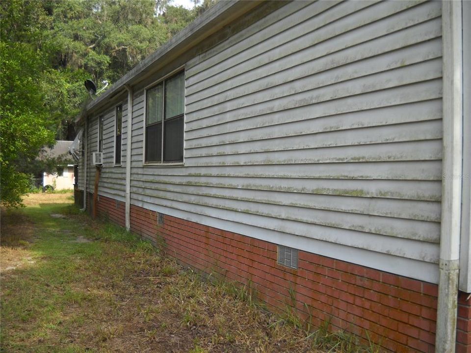 For Sale: $97,500 (3 beds, 2 baths, 1456 Square Feet)