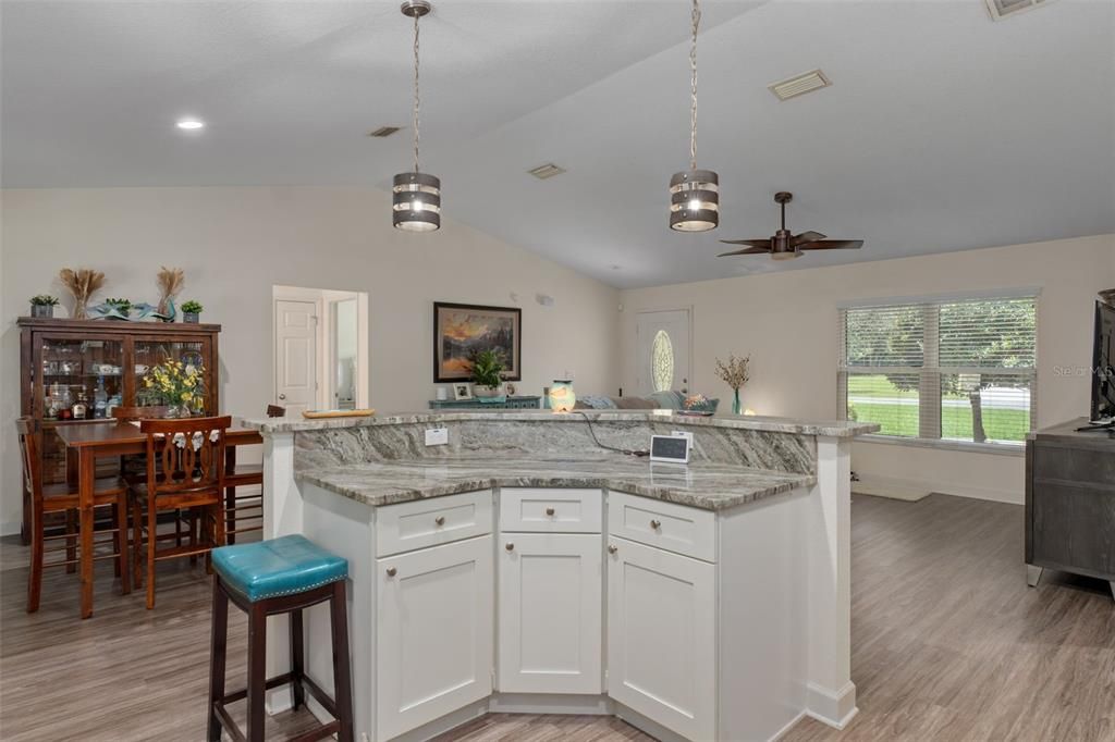 En Venta: $389,000 (2 camas, 2 baños, 1386 Pies cuadrados)