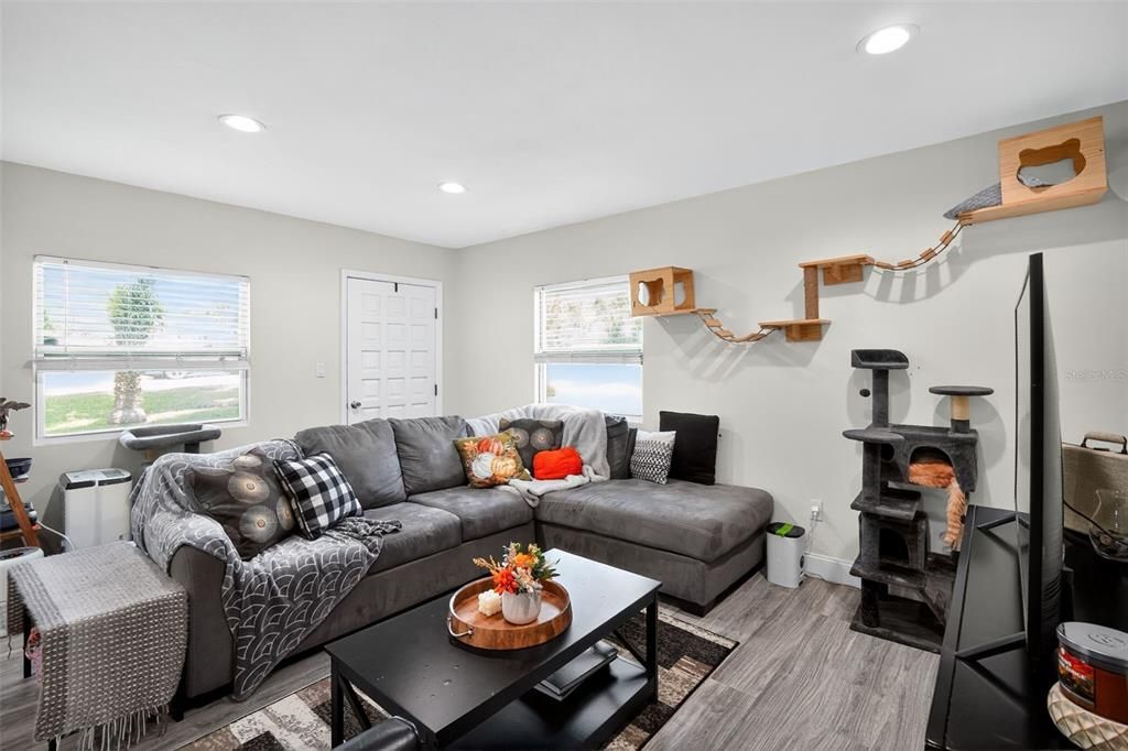 На продажу: $217,000 (3 спален, 1 ванн, 1100 Квадратных фут)