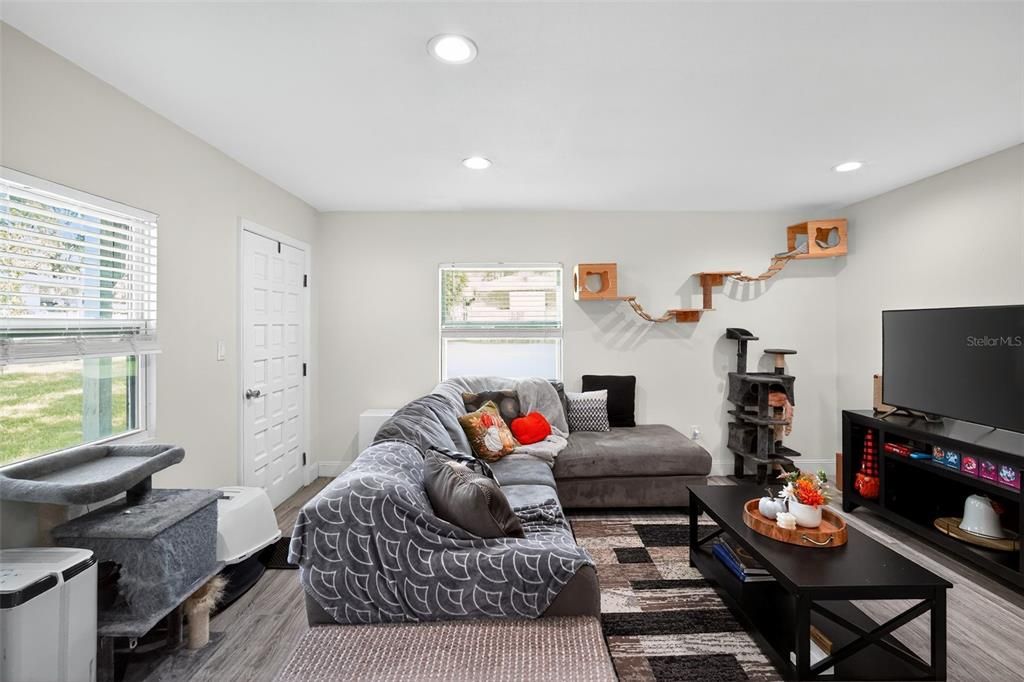 На продажу: $217,000 (3 спален, 1 ванн, 1100 Квадратных фут)