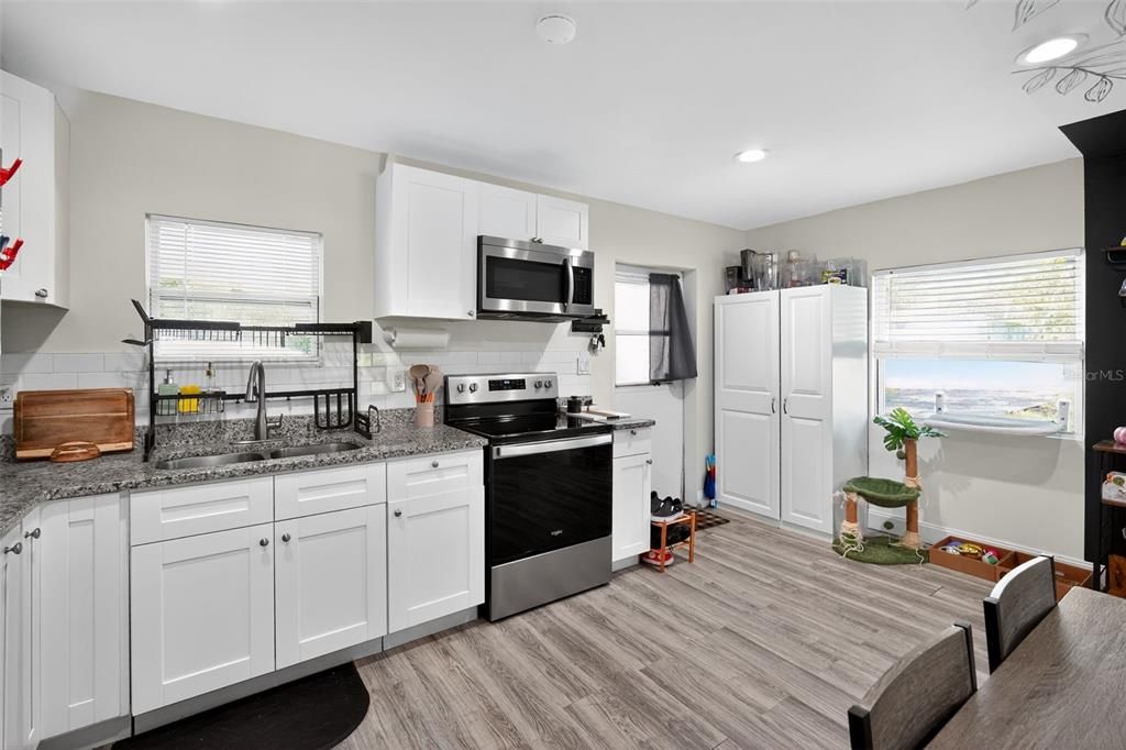 На продажу: $217,000 (3 спален, 1 ванн, 1100 Квадратных фут)