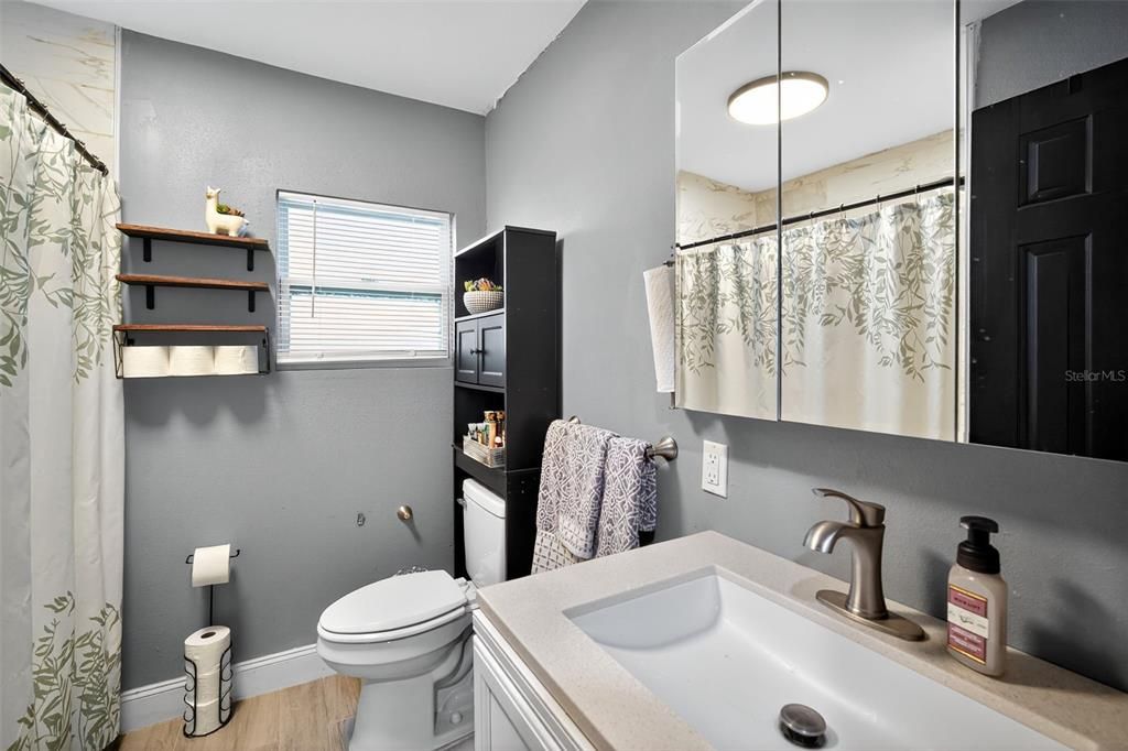 На продажу: $217,000 (3 спален, 1 ванн, 1100 Квадратных фут)