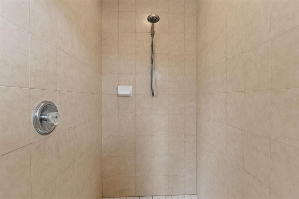 На продажу: $329,900 (3 спален, 2 ванн, 2115 Квадратных фут)