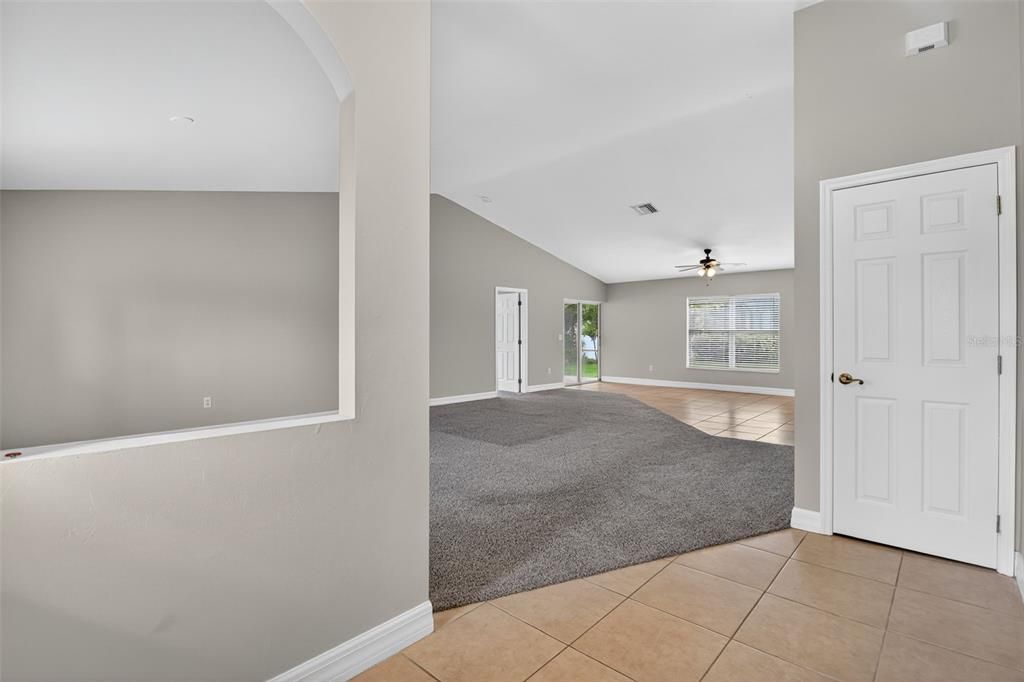 На продажу: $329,900 (3 спален, 2 ванн, 2115 Квадратных фут)