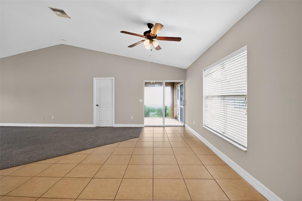 На продажу: $329,900 (3 спален, 2 ванн, 2115 Квадратных фут)