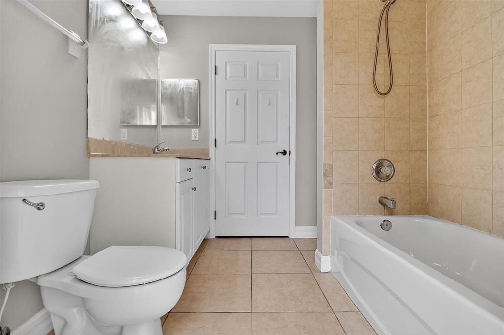 На продажу: $329,900 (3 спален, 2 ванн, 2115 Квадратных фут)