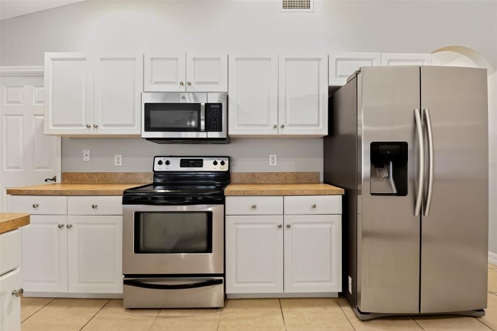 На продажу: $329,900 (3 спален, 2 ванн, 2115 Квадратных фут)