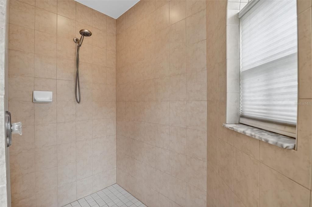 На продажу: $329,900 (3 спален, 2 ванн, 2115 Квадратных фут)