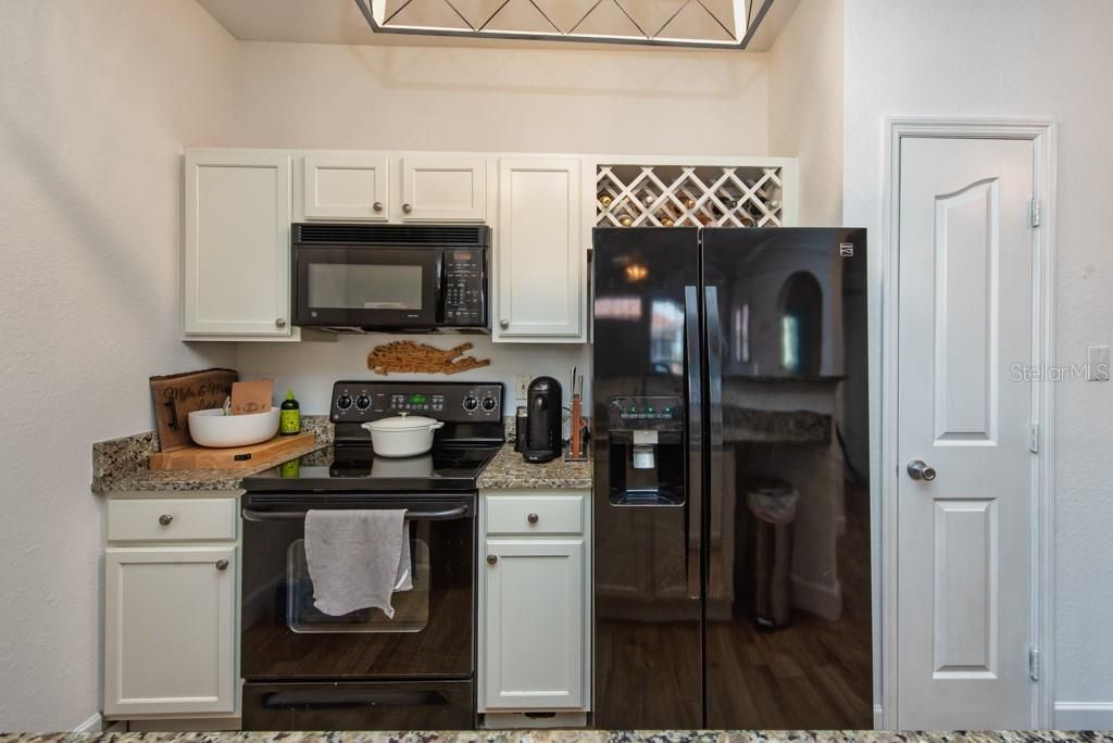 合同活跃: $195,000 (1 贝兹, 1 浴室, 654 平方英尺)