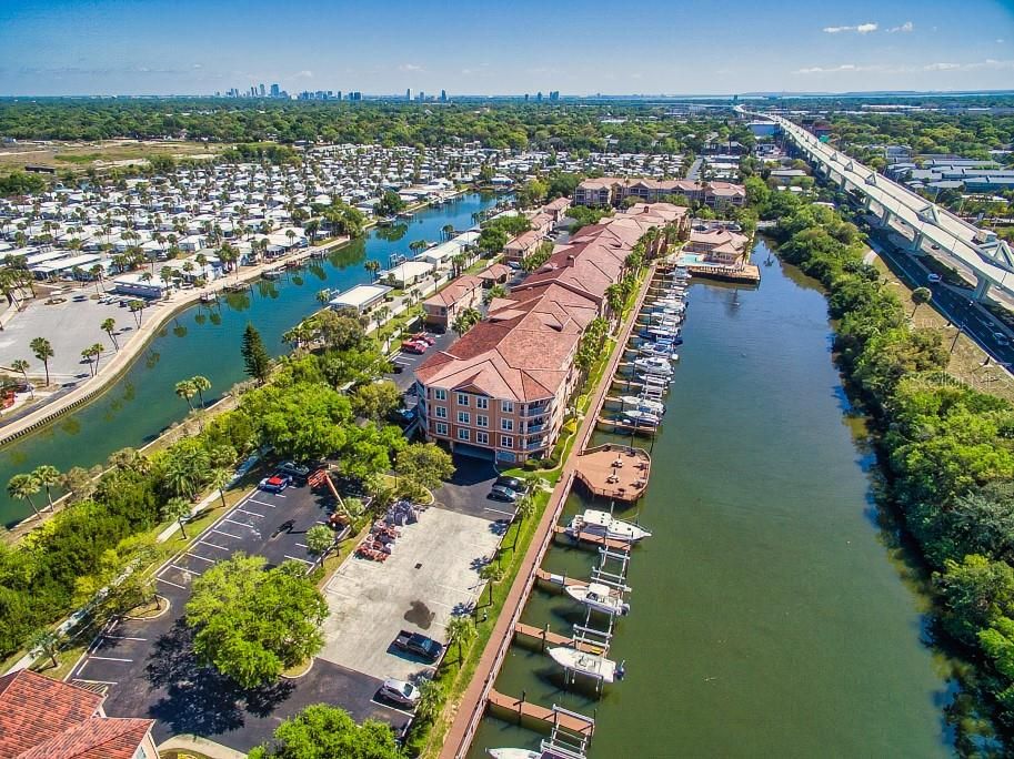 合同活跃: $195,000 (1 贝兹, 1 浴室, 654 平方英尺)