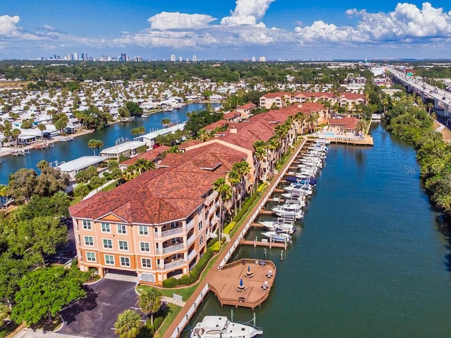 合同活跃: $195,000 (1 贝兹, 1 浴室, 654 平方英尺)