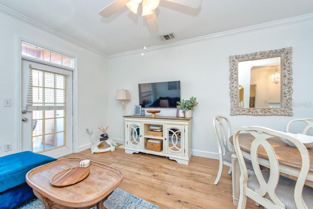 合同活跃: $195,000 (1 贝兹, 1 浴室, 654 平方英尺)