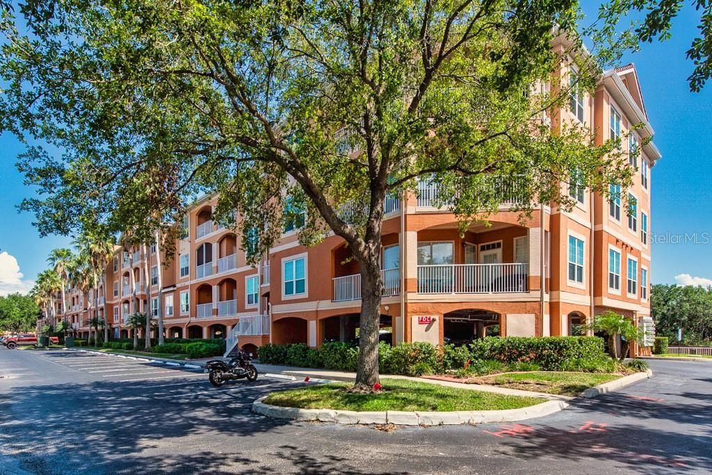 合同活跃: $195,000 (1 贝兹, 1 浴室, 654 平方英尺)