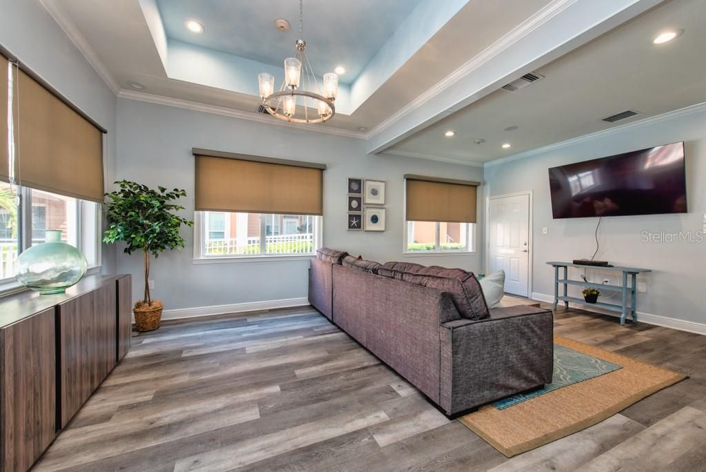 合同活跃: $195,000 (1 贝兹, 1 浴室, 654 平方英尺)