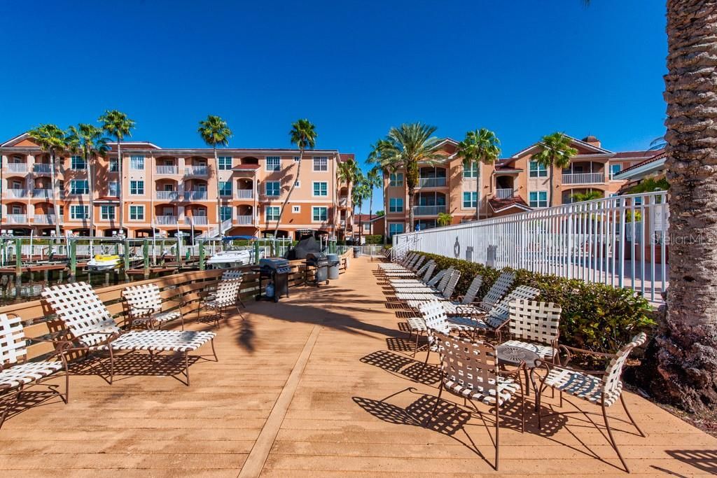 合同活跃: $195,000 (1 贝兹, 1 浴室, 654 平方英尺)