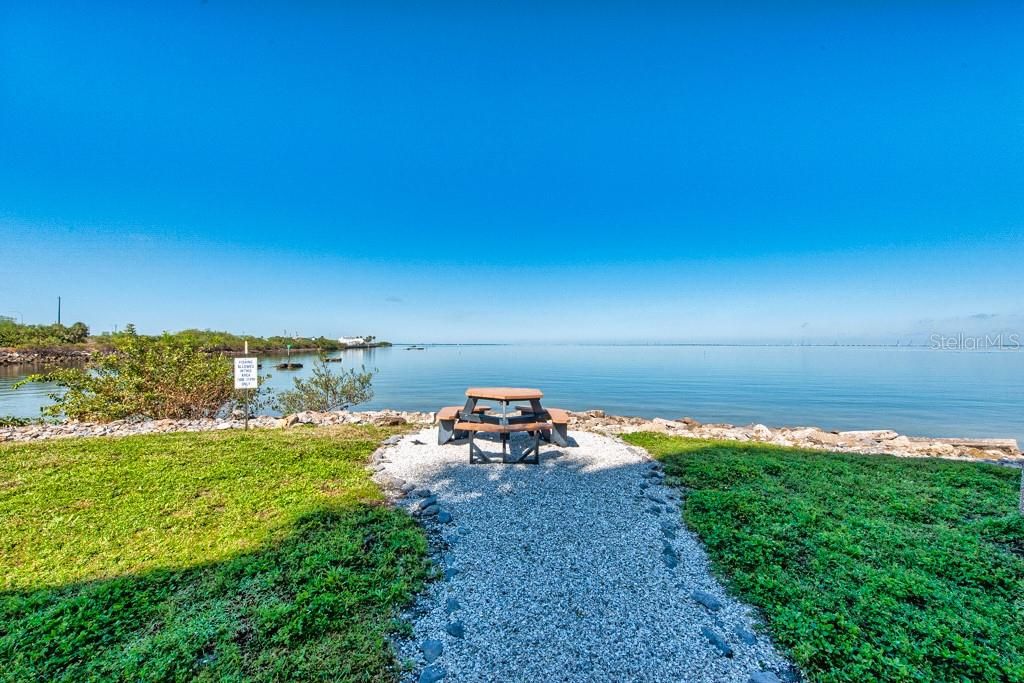 合同活跃: $195,000 (1 贝兹, 1 浴室, 654 平方英尺)