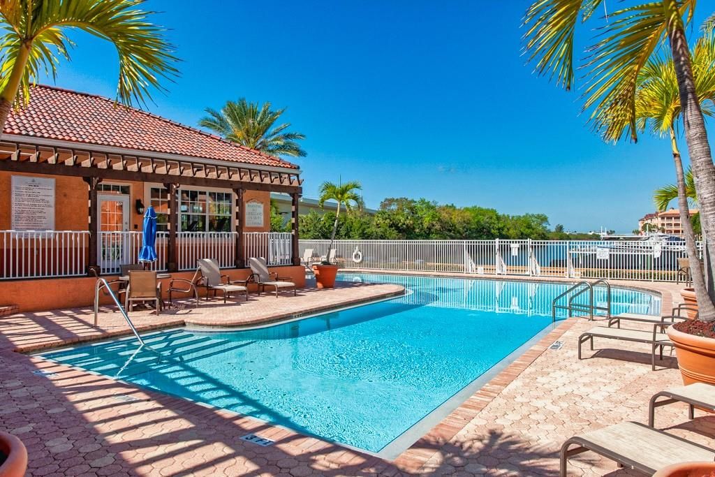 合同活跃: $195,000 (1 贝兹, 1 浴室, 654 平方英尺)